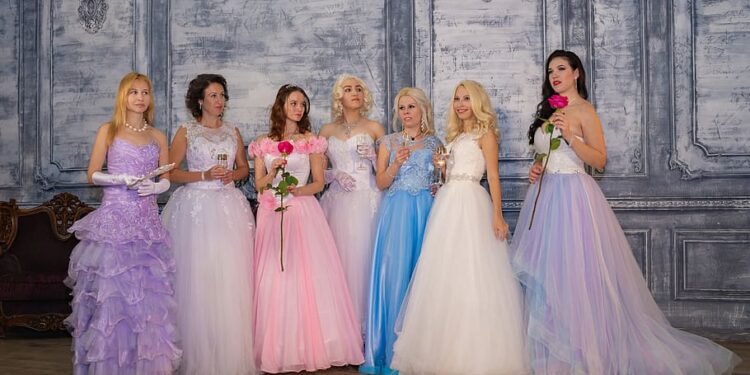 Classy and Fabulous dresses: A Perfect Outfit for Women 