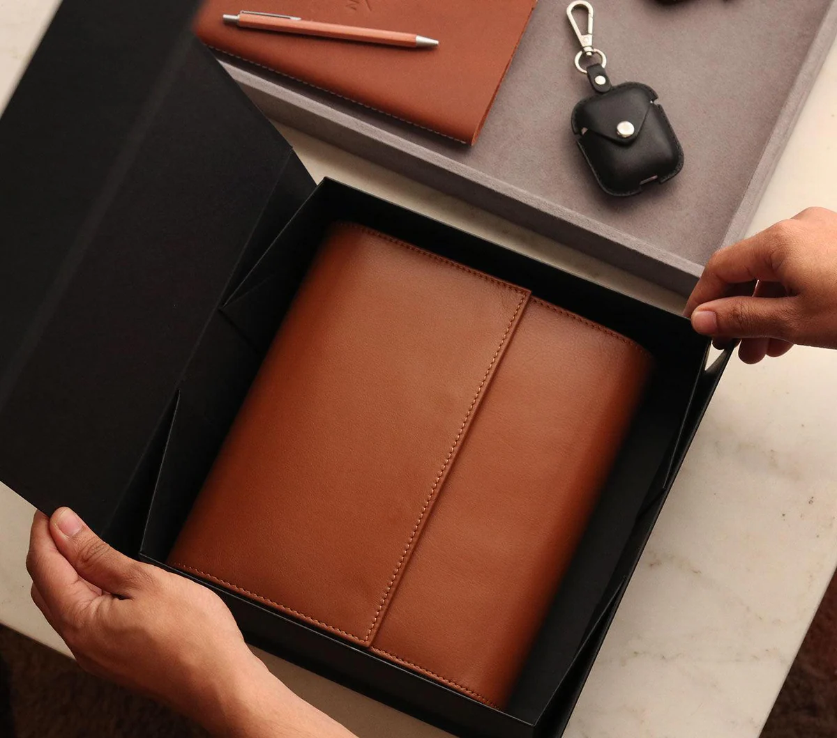 Personalized Leather Gifts for Professionals: Blending Style and Function